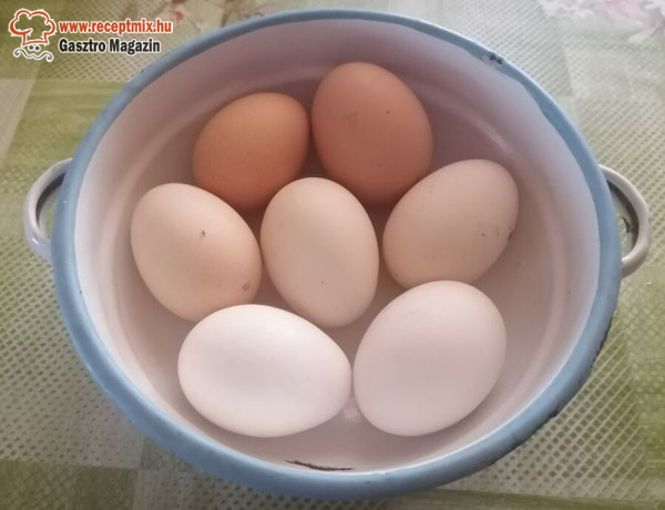 Friss házi tojásból készül a legfinomabb étel