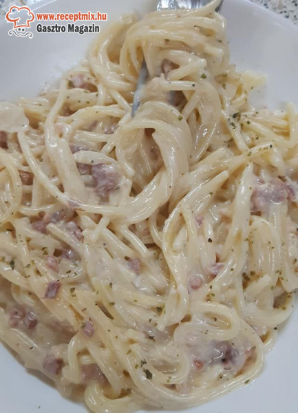 Spagetti szalonnás, tejszínes