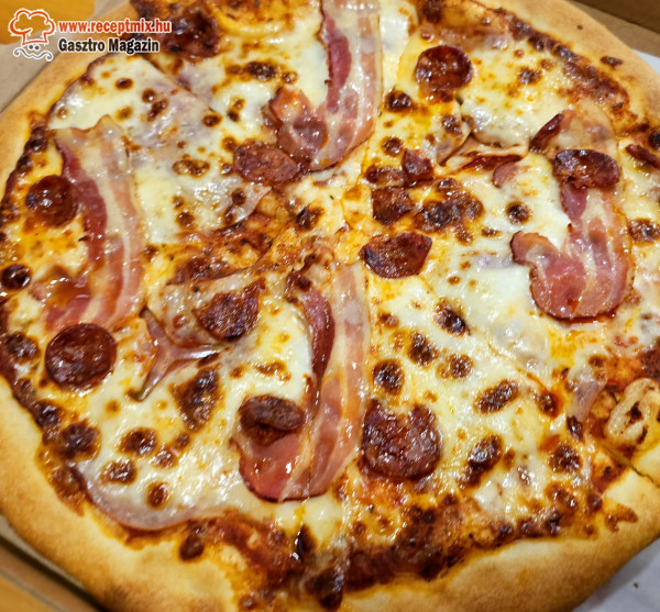 Pizza, sonka - bachon szalonna