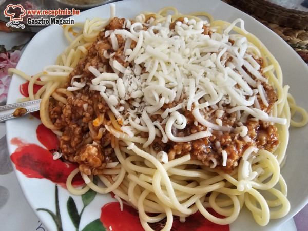 Bolognai spagetti, sajt feltét