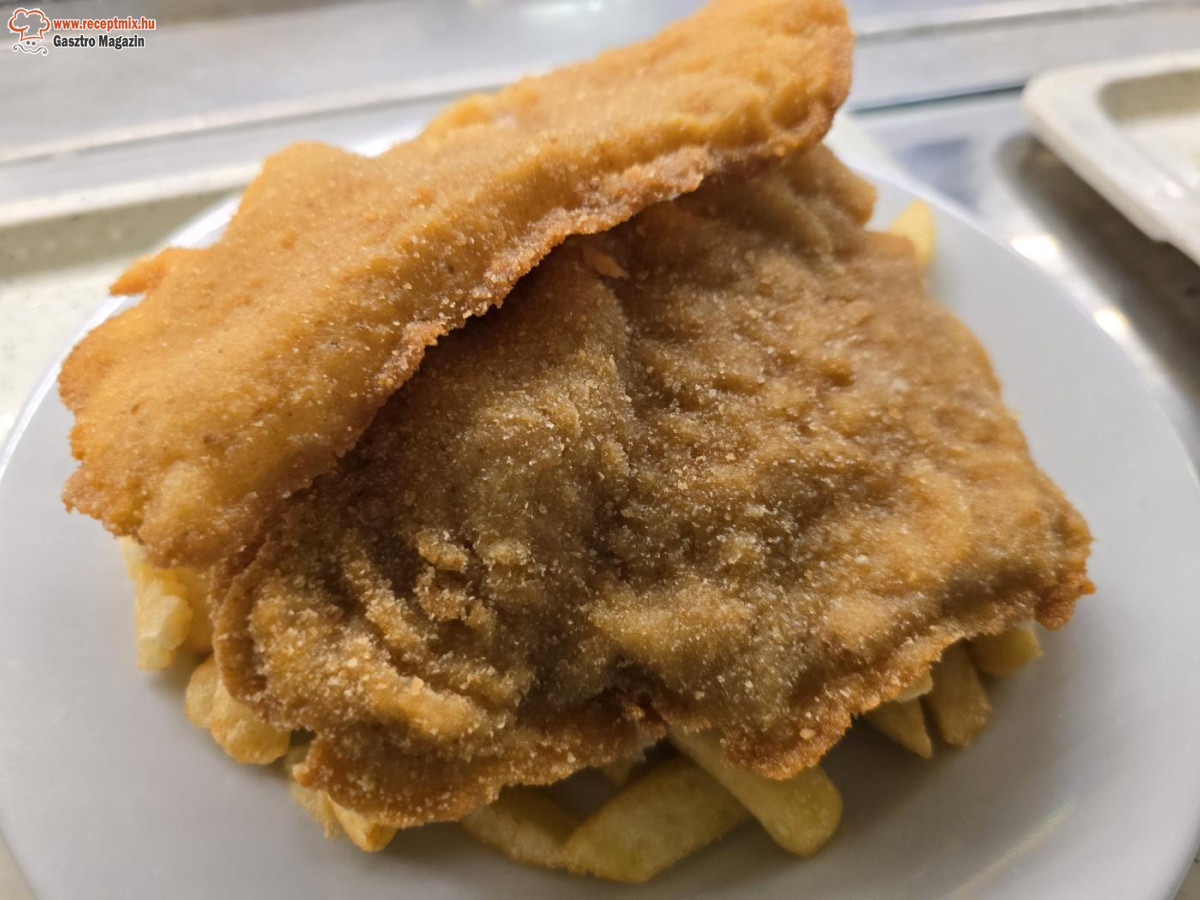 Rántott szelet, sült krumpli