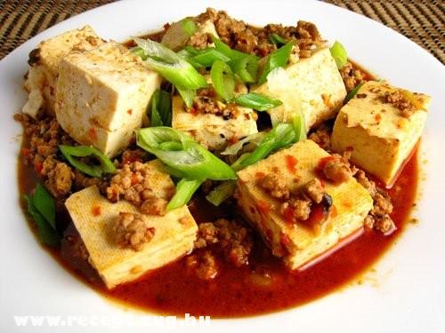 Tofu kockák szója pörkölttel