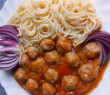 Lecsó húsgombóccal, spagetti körettel