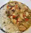 Csirkemellet zöld curry mártásban fűszeres rizzsel