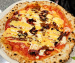 Bachon, paradicsom, vékonytésztás pizza