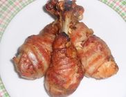 Csirkecombok baconbe tekerve Csirkecombok baconbe tekerve