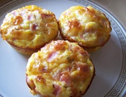Sajtos-sonkás muffin